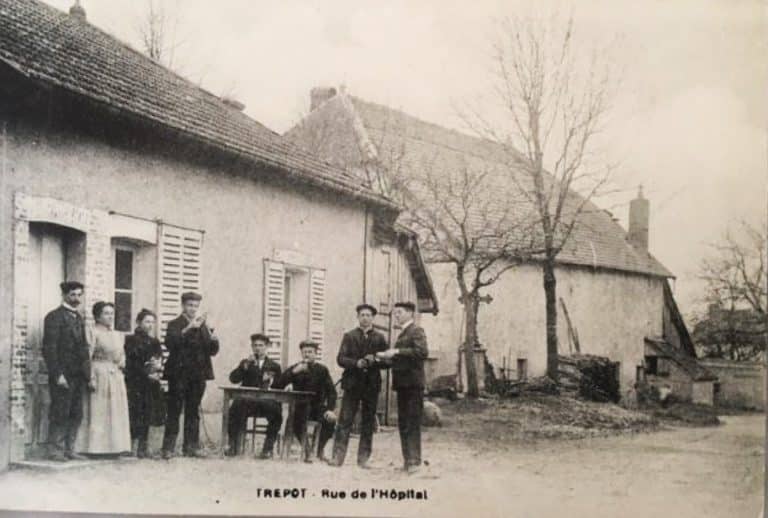 Carte postale de Trépot rue cafe route de l'hopital
