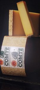 Morceaux de fromage Comté illustrant la filière et ses produits