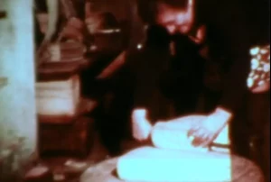 Affinage des meules de comté dans une cave traditionnelle