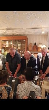 L'inauguration avec Le Maire de Trepot, Gérard MOUGIN - Jean-Pierre MARTIN, Président de l'association des anciens maires et adjoints du Doubs - Bernd BACHMANN, Représentant des Juges Officiel du Concours FROMONVAL -France.